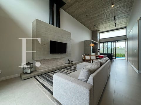 Casa Condomínio com 160m², 4 dormitórios, 4 suítes, 2 vagas, Sunset em Xangri-Lá