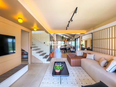 Casa com 243m², 4 dormitórios, 2 suítes, 2 vagas, no bairro Centro em Xangri-Lá