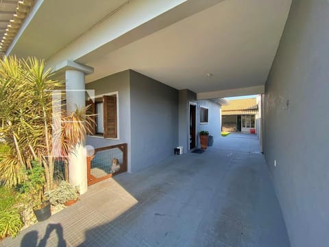 Casa com 299m², 4 dormitórios, 1 suíte, 2 vagas, no bairro Centro em Xangri-Lá