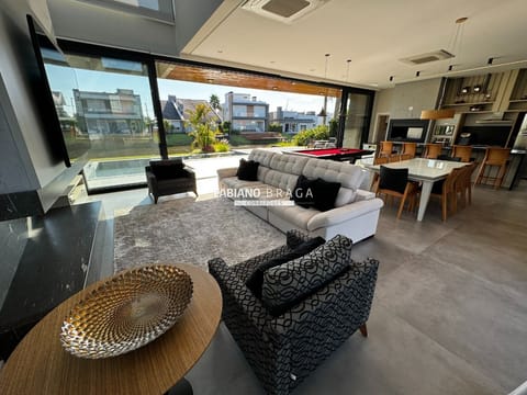 Casa Condomínio com 350m², 5 dormitórios, 5 suítes, 4 vagas, Malibu em Xangri-Lá