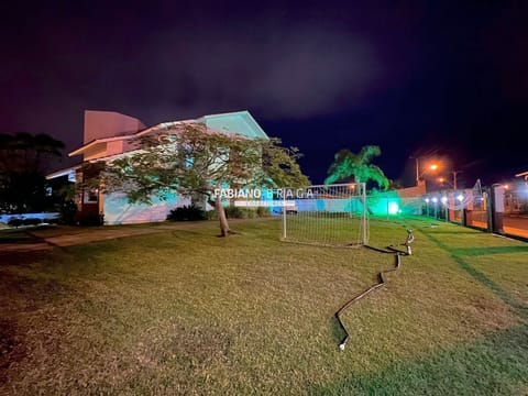 Casa com 300m², 4 dormitórios, 4 suítes, 2 vagas, no bairro Atlântida em Xangri-Lá
