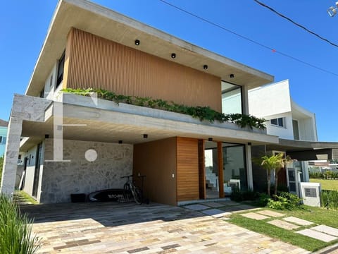 Sobrado com 242m², 4 dormitórios, 4 suítes, 2 vagas, Amare Home Resort em Xangri-Lá