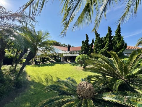 Casa com 418m², 5 dormitórios, 2 suítes, 4 vagas, Centro em Xangri-Lá