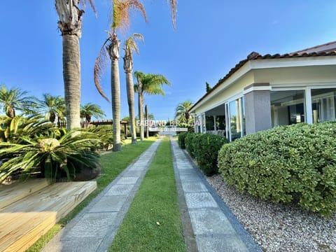 Casa com 418m², 5 dormitórios, 2 suítes, 4 vagas, Centro em Xangri-Lá