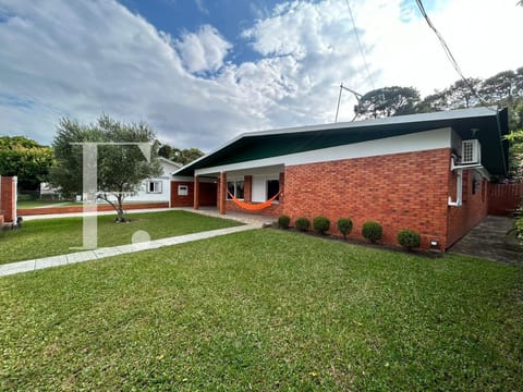 Casa com 540m², 3 dormitórios, 1 suíte, 2 vagas, no bairro Atlântida em Xangri-Lá