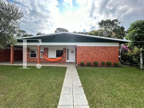 Casa com 540m², 3 dormitórios, 1 suíte, 2 vagas, no bairro Atlântida em Xangri-Lá