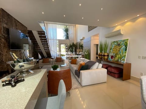Sobrado com 456m², 5 dormitórios, 5 suítes, 2 vagas, Enseada Lagos em Xangri-Lá