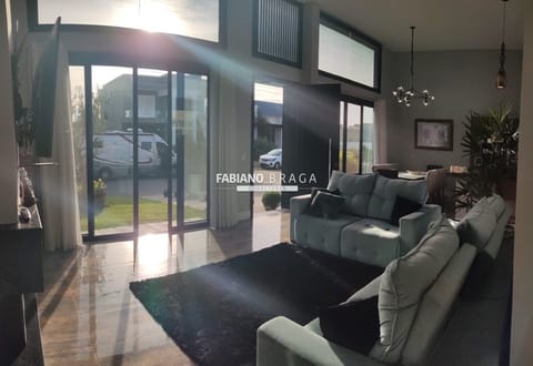 Casa Condomínio com 180m², 3 dormitórios, 3 suítes, 2 vagas, Dubai Resort em Capão da Canoa