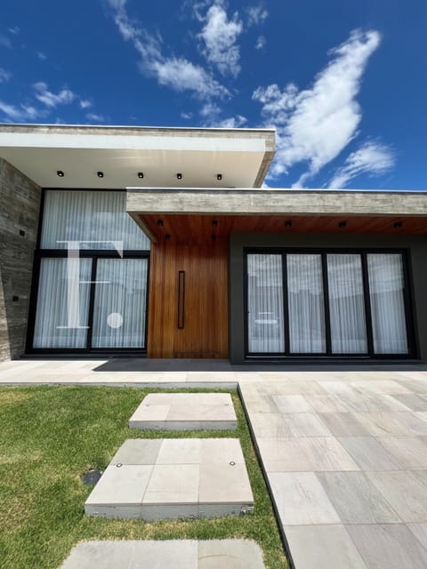 Casa Condomínio com 181m², 4 dormitórios, 4 suítes, 2 vagas, Sunset em Xangri-Lá