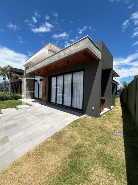 Casa Condomínio com 181m², 4 dormitórios, 4 suítes, 2 vagas, Sunset em Xangri-Lá