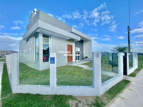 Casa com 112m², 3 dormitórios, 1 suíte, 2 vagas, Santorini em Xangri-Lá