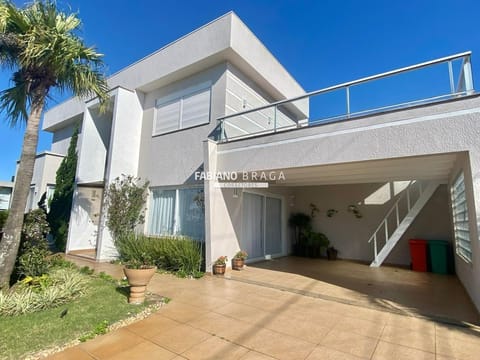 Sobrado com 185m², 4 dormitórios, 4 suítes, 2 vagas, Riviera em Xangri-Lá