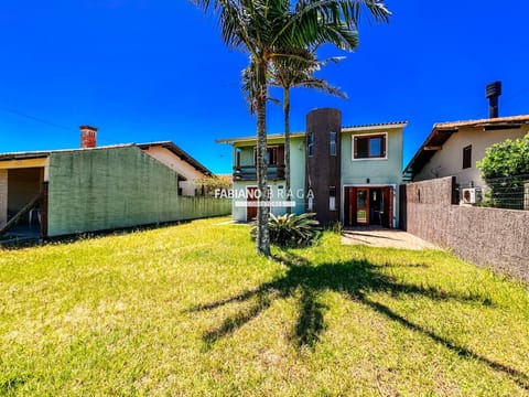 Casa com 142m², 3 dormitórios, 2 vagas, no bairro Rainha do Mar em Xangri-Lá