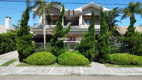 Casa com 352m², 4 dormitórios, 2 suítes, 2 vagas, no bairro Atlântida em Xangri-Lá