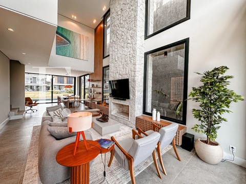 Sobrado com 265m², 4 dormitórios, 4 suítes, 2 vagas, Sunset em Xangri-Lá