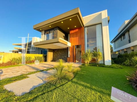 Sobrado com 413m², 5 dormitórios, 5 suítes, 2 vagas, Capão Ilhas Resort em Capão da Canoa