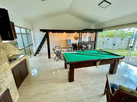 Casa com 127m², 3 dormitórios, 3 suítes, 2 vagas, no bairro Centro em Xangri-Lá