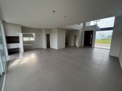 Sobrado com 232m², 4 dormitórios, 4 suítes, 2 vagas, Allure Beach Condo em Xangri-Lá