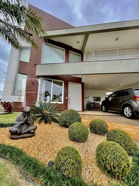 Sobrado com 285m², 5 dormitórios, 5 suítes, 2 vagas, Condado de Capão em Capão da Canoa