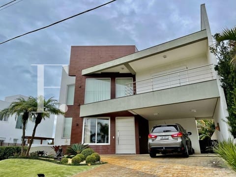 Sobrado com 285m², 5 dormitórios, 5 suítes, 2 vagas, Condado de Capão em Capão da Canoa