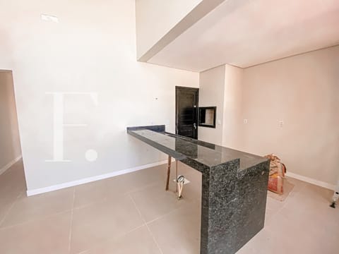 Casa com 80m², 2 dormitórios, 1 suíte, 1 vaga, no bairro Rainha do Mar em Xangri-Lá