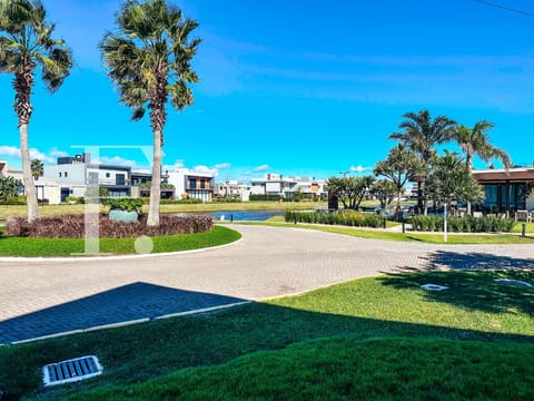 Sobrado com 269m², 4 dormitórios, 3 suítes, 2 vagas, Blue em Xangri-Lá