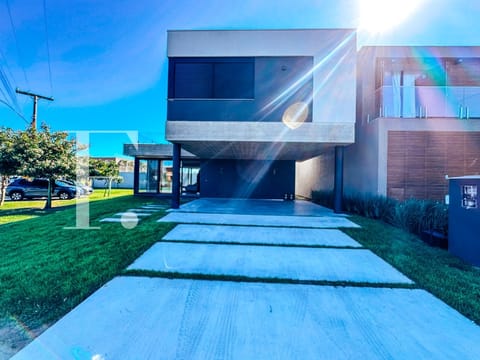 Sobrado com 269m², 4 dormitórios, 3 suítes, 2 vagas, Blue em Xangri-Lá