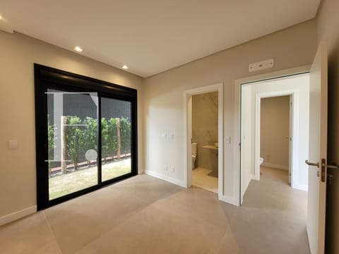 Sobrado com 219m², 4 dormitórios, 4 suítes, 2 vagas, Sunset em Xangri-Lá