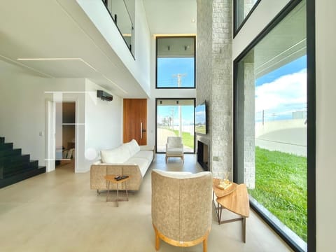 Sobrado com 194m², 4 dormitórios, 4 suítes, 2 vagas, Allure Beach Condo em Xangri-Lá