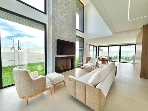 Sobrado com 194m², 4 dormitórios, 4 suítes, 2 vagas, Allure Beach Condo em Xangri-Lá