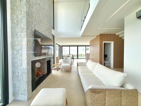 Sobrado com 194m², 4 dormitórios, 4 suítes, 2 vagas, Allure Beach Condo em Xangri-Lá