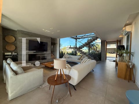 Sobrado com 281m², 4 dormitórios, 4 suítes, 2 vagas, Blue em Xangri-Lá