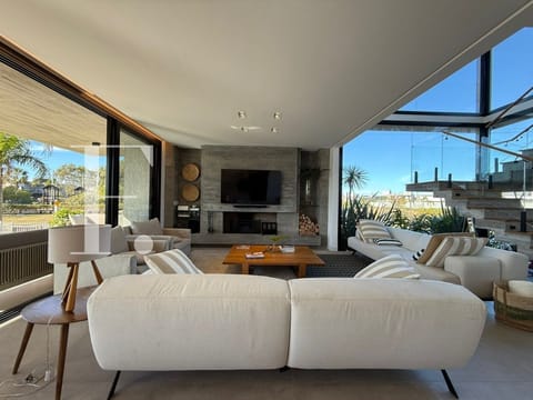 Sobrado com 281m², 4 dormitórios, 4 suítes, 2 vagas, Blue em Xangri-Lá