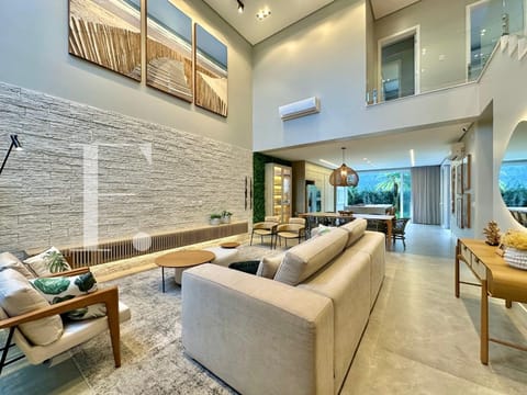 Sobrado com 238m², 4 dormitórios, 4 suítes, 2 vagas, Condado de Capão em Capão da Canoa