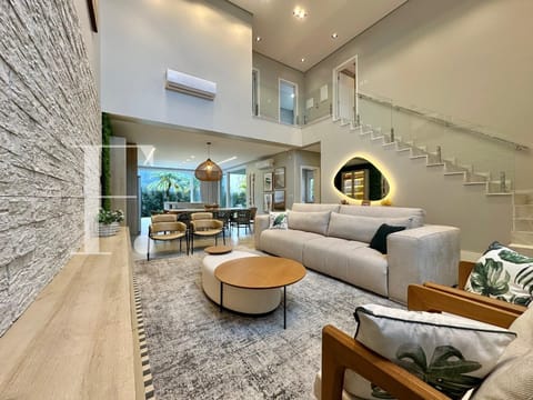 Sobrado com 238m², 4 dormitórios, 4 suítes, 2 vagas, Condado de Capão em Capão da Canoa