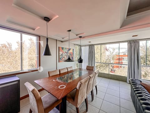 Apartamento com 275m², 3 dormitórios, 1 suíte, 2 vagas, Edifício Maison Meneghoto em Xangri-Lá