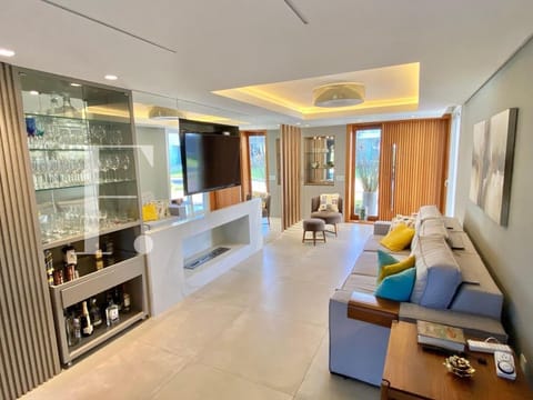 Sobrado com 259m², 4 dormitórios, 4 suítes, 2 vagas, Ventura Club em Xangri-Lá