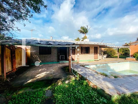 Casa com 1080m², 4 dormitórios, 2 suítes, 2 vagas, no bairro Atlântida em Xangri-Lá