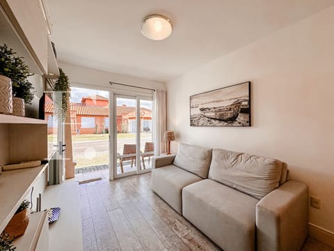 Casa Condomínio com 70m², 3 dormitórios, 1 suíte, Casa Hermosa em Xangri-Lá