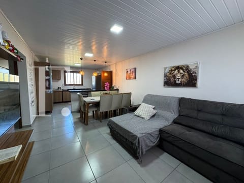 Casa com 127m², 2 dormitórios, 2 vagas, no bairro Noiva do Mar em Xangri-Lá
