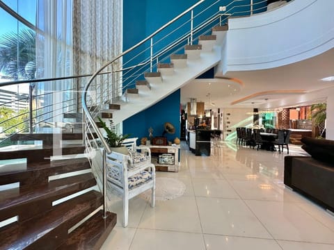 Sobrado com 354m², 4 dormitórios, 4 suítes, 2 vagas, Condado de Capão em Capão da Canoa