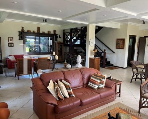 Casa com 306m², 5 dormitórios, 1 suíte, no bairro Atlântida em Xangri-Lá