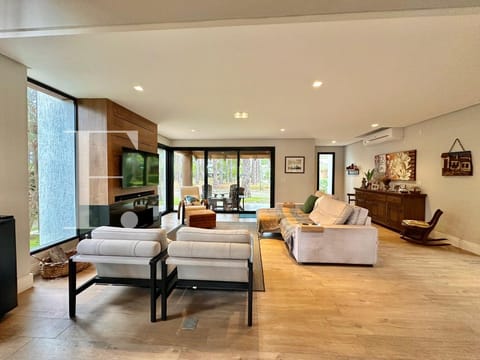 Sobrado com 215m², 3 dormitórios, 3 suítes, 2 vagas, Carmel em Xangri-Lá