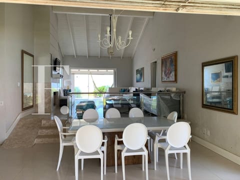 Casa com 235m², 3 dormitórios, 1 suíte, 2 vagas, no bairro Atlântida em Xangri-Lá