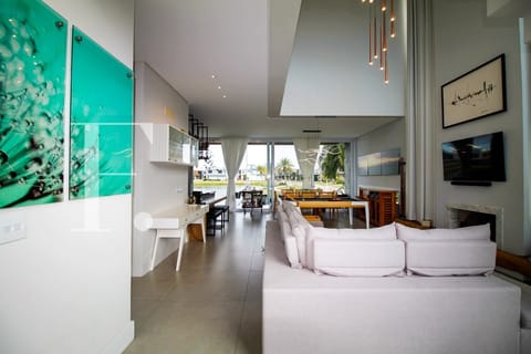 Sobrado com 236m², 4 dormitórios, 4 suítes, 2 vagas, Blue em Xangri-Lá