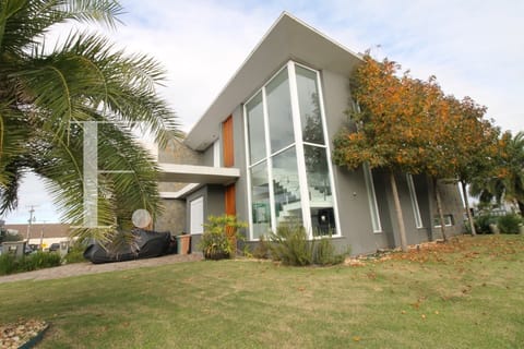 Sobrado com 236m², 4 dormitórios, 4 suítes, 2 vagas, Blue em Xangri-Lá