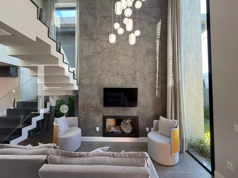 Sobrado com 210m², 4 dormitórios, 4 suítes, 2 vagas, Sunset em Xangri-Lá