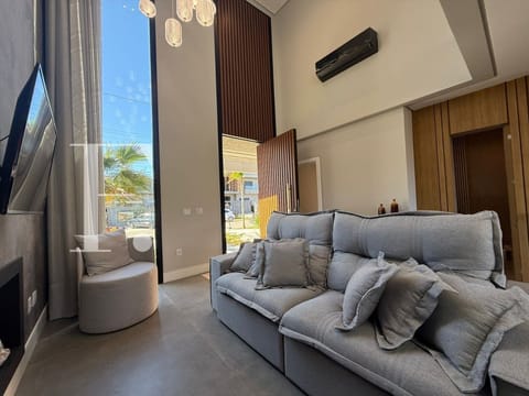 Sobrado com 210m², 4 dormitórios, 4 suítes, 2 vagas, Sunset em Xangri-Lá