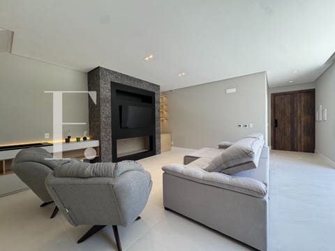 Sobrado com 250m², 5 dormitórios, 5 suítes, 2 vagas, Sunset em Xangri-Lá