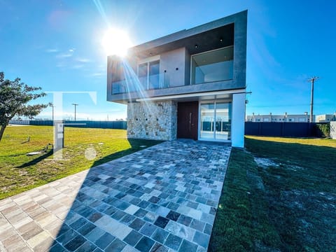 Sobrado com 187m², 4 dormitórios, 4 suítes, 2 vagas, Zen Concept Resort em Xangri-Lá